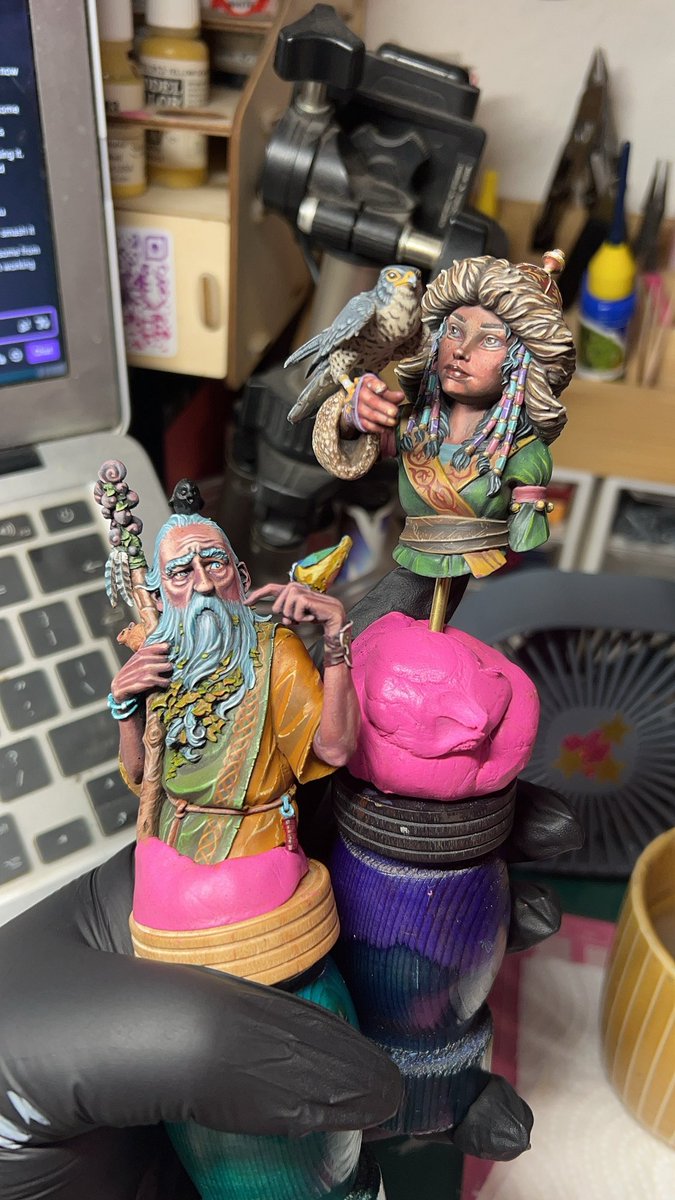 Almost finished these two beauties! Black Crow Miniatures have such beautiful sculpts! You guys need to check them out. #miniaturepainting #miniature #artist #miniatureartist