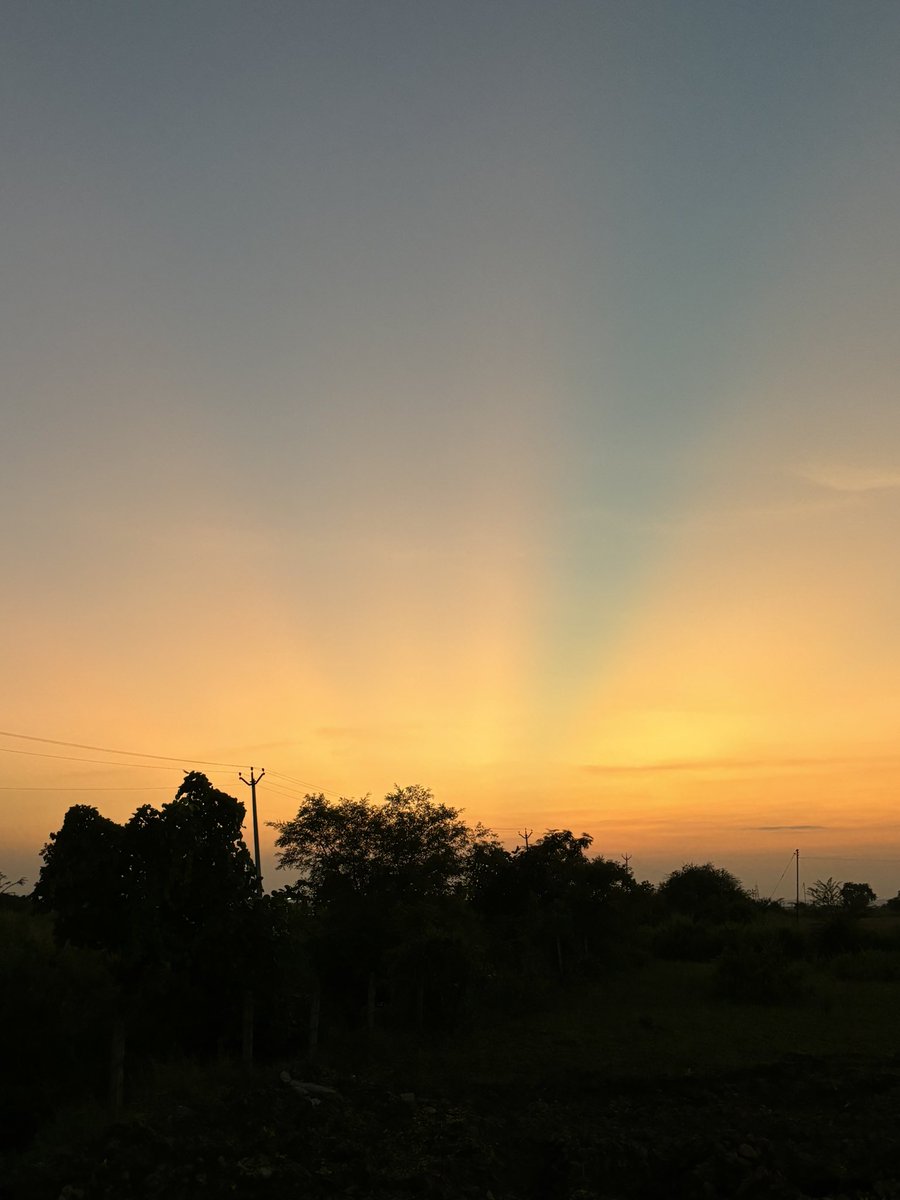 arhamyum's tweet photo. i am all about those NLUN skies https://t.co/JMPZRRWuvr