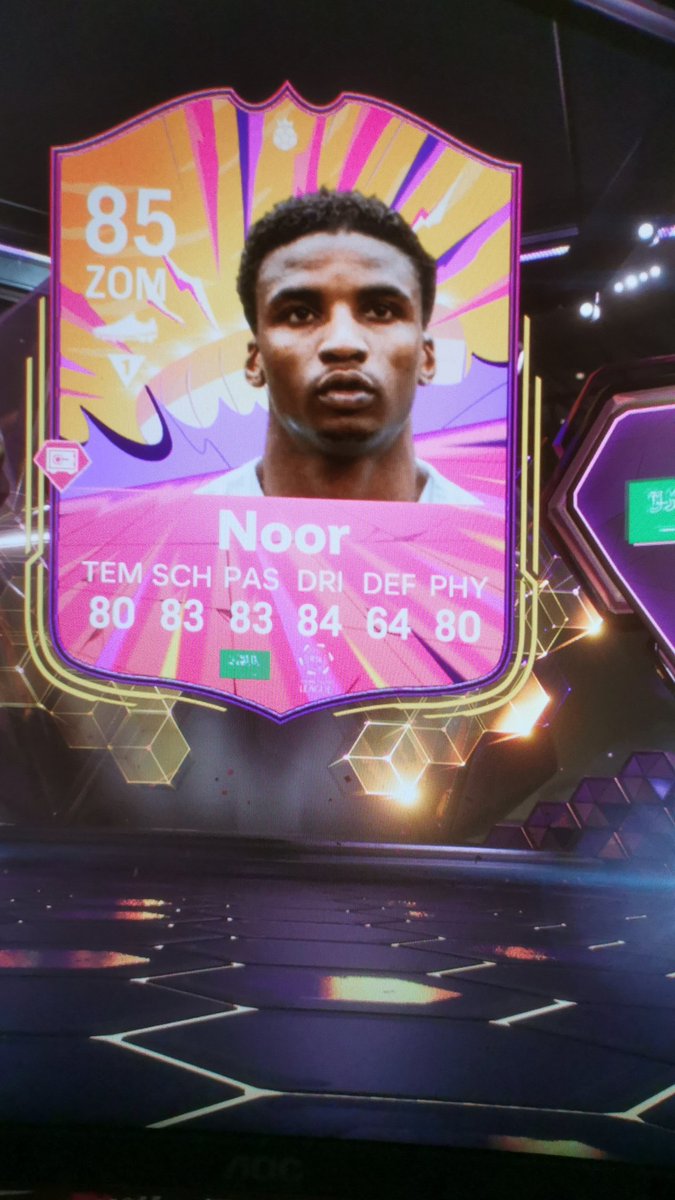 CengosWorld's tweet photo. @FutSheriff 9 wins to get this dude untrade which I already have from the pre order pack... https://t.co/AYIxbsXwUn