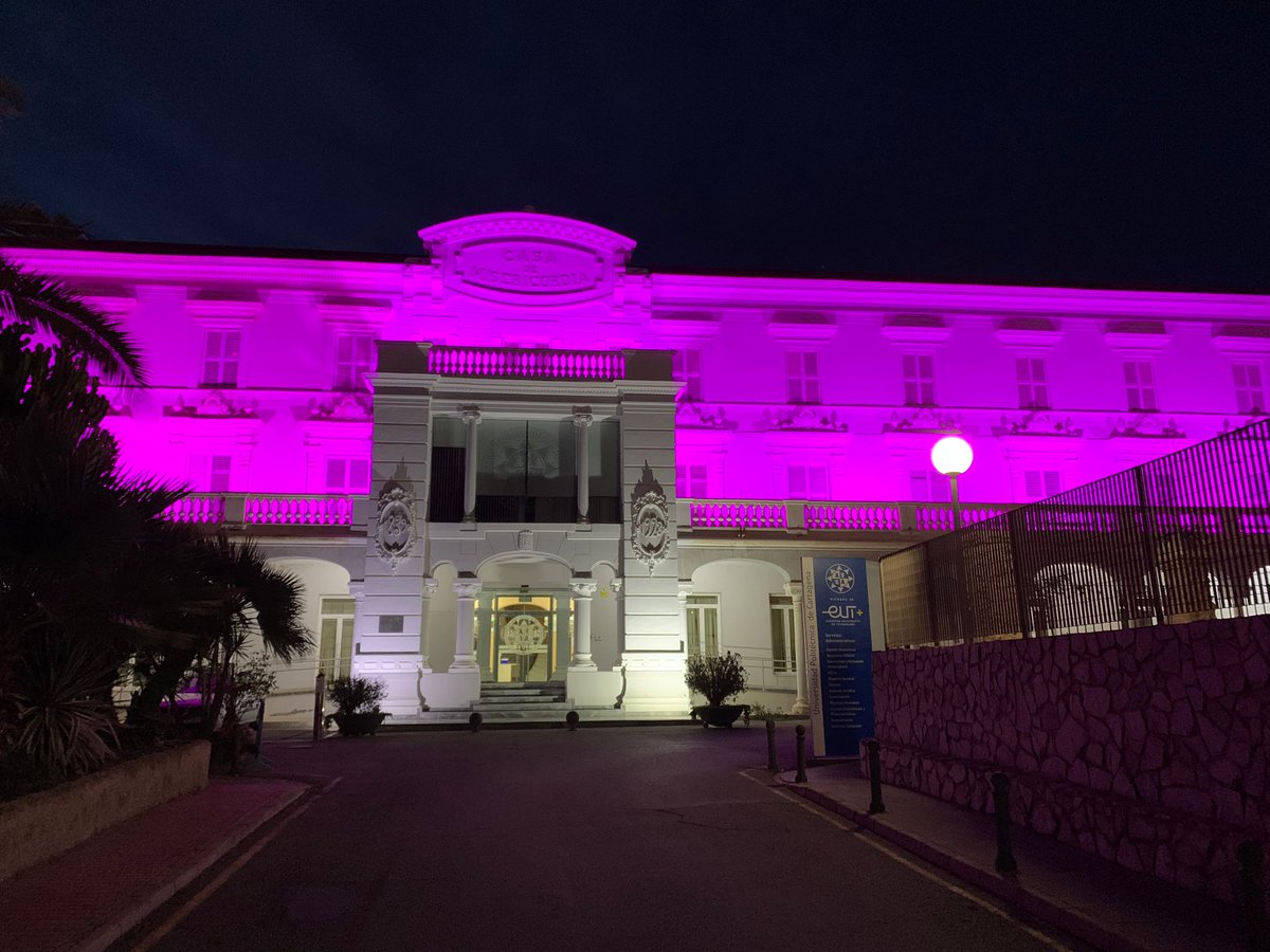 Este sábado, @upctoficial se viste de rosa como símbolo de nuestro apoyo y solidaridad con  quienes luchan contra el #CáncerDeMama así como nuestro compromiso con la investigación científica.

#ElRosaEsMasQueUnColor #DíaMundialDelCáncerDeMama