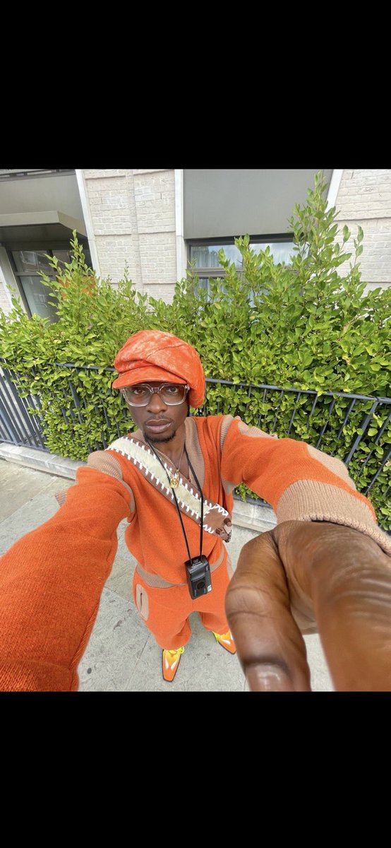 KUNTAKUNTY's tweet photo. A nigga dressed like the dj from yo gabba gabba can’t talk about nobody https://t.co/hav3yAOlUP