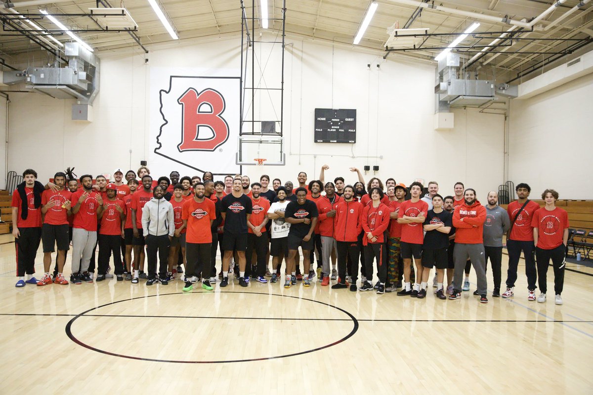Alumni game ✅

Great having over 25 former Redhawk MBB players in the gym last night 🅱️‼️
