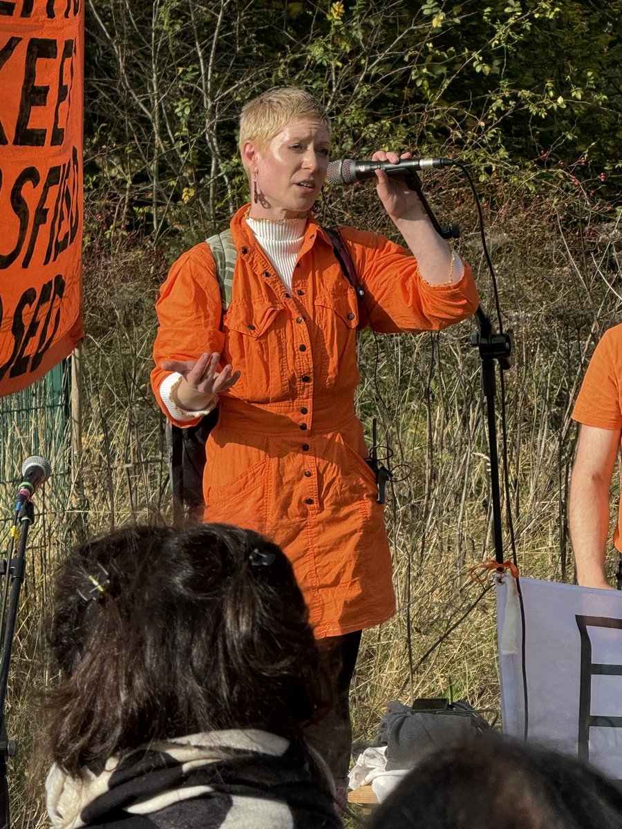 Really good national demo outside Derwentside Immigration Removal Centre, Medomsley, earlier today. Message: we won’t stop until this barbaric practice is ended &amp; the IRC is closed down. ✊