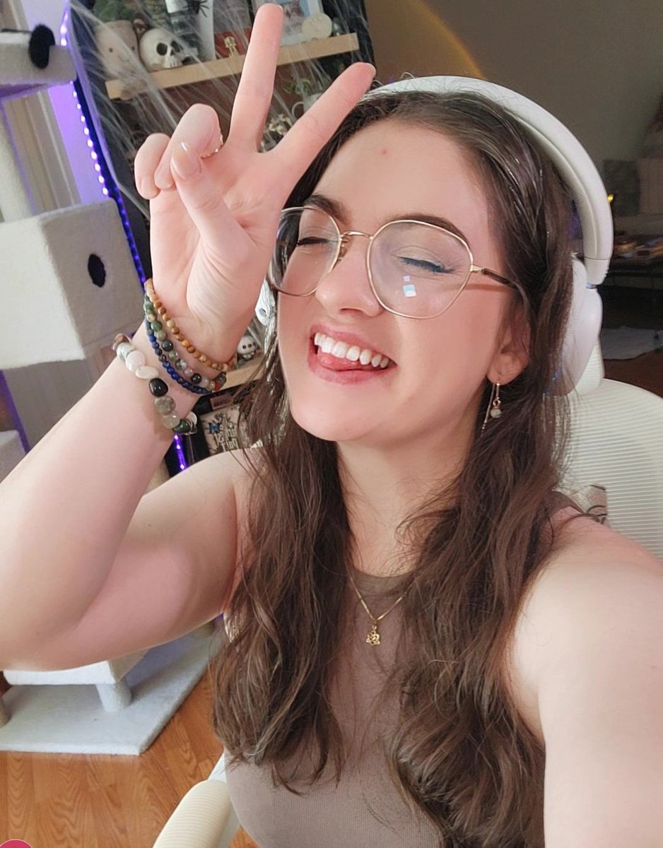 lapislindsuli's tweet photo. 🔴#LIVENOW 
It's a double battle!!!
Join me as we finally fight Calamity Gannon, with only 3 hearts, AND fight breast cancer! 🧡🖤🧡
https://t.co/LwggWBCrIw 

#loz #legendofzelda #gamergirl #twitch #twitchstreamer #womeningaming #cats #3heartrun #charitystream @NBCF #gampink https://t.co/NXMDHbzo0I