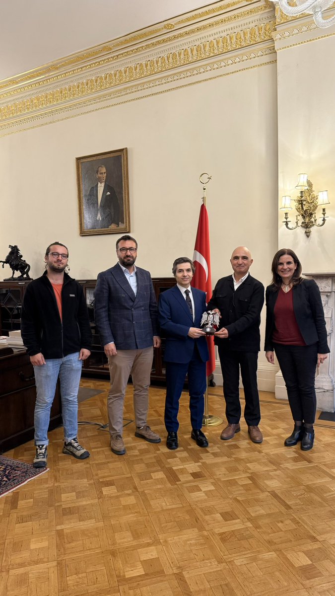 Türklerin Mirası ekibi olarak Türkiye Cumhuriyeti Londra Büyükelçimiz Osman Koray Ertaş beyefendiyi Birleşik Krallık’ta yaptığımız çalışmalar hakkında bilgilendirdik. Nazik kabulleri için şükranlarımızı arz ederiz. #TürklerinMirası #Londra #Büyükelçilik