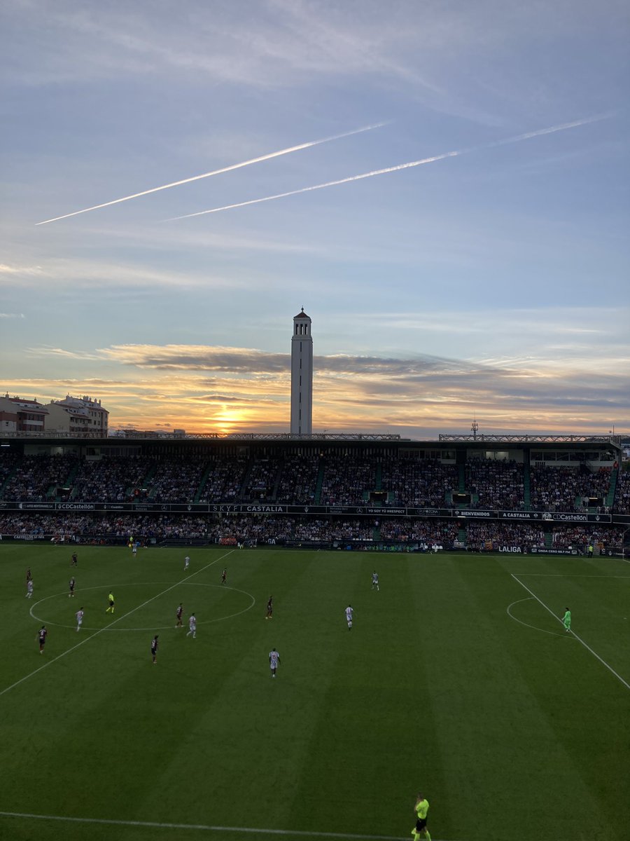 Castaliatardece's tweet photo. 24/25-> C.D. Castellón 2-0 Levante U.D.

#castalia #football #futbol #sunset #puestasol #postadesol #stadium #estadi #estadio #castellodelaplana https://t.co/iD2eVwUah2