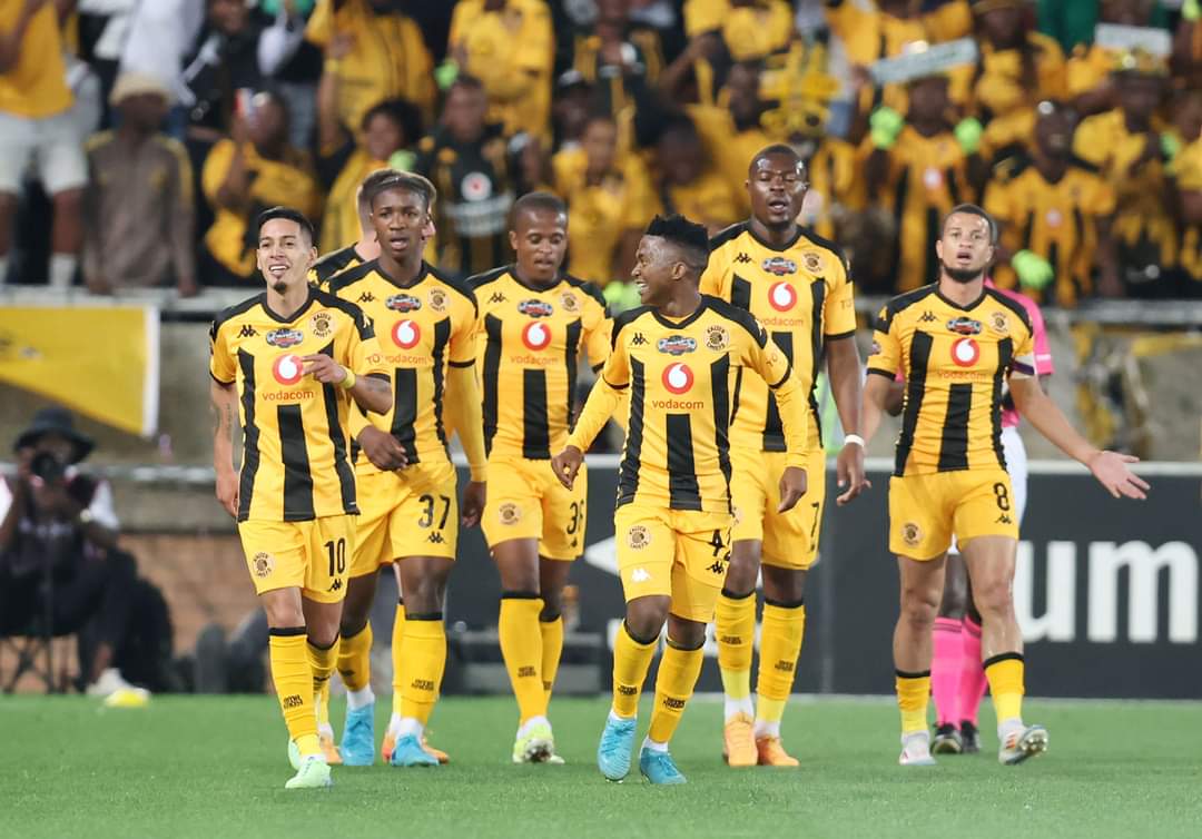 UnplayableZA's tweet photo. 𝗔𝗠𝗔𝗞𝗛𝗢𝗦𝗜 𝗜𝗡𝗧𝗢 𝗧𝗛𝗘 𝗤𝗨𝗔𝗥𝗧𝗘𝗥𝗦

SS United 0️⃣-4️⃣ Chiefs

⚽️ Sirino 33'
⚽️ Maart 53'  
⚽️ Chivaviro 73' 
⚽️ Du Preez 90+'

#CarlingKnockout
#UNPLAYABLE https://t.co/XGzFUdgohU