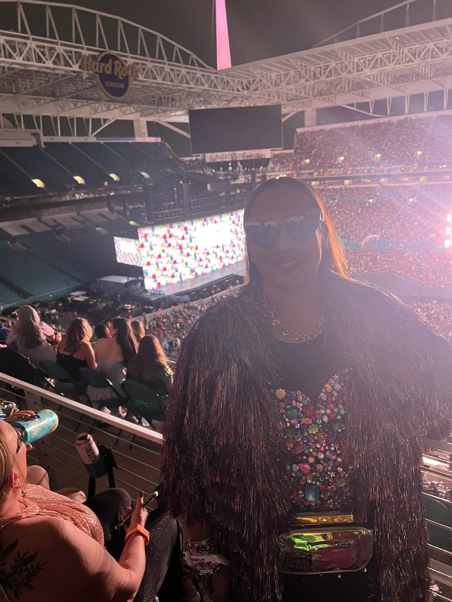 MissGrant's tweet photo. I had the time of my life WITH YOU!  #MiamiTSTheErasTour https://t.co/eXeE6AfVSI