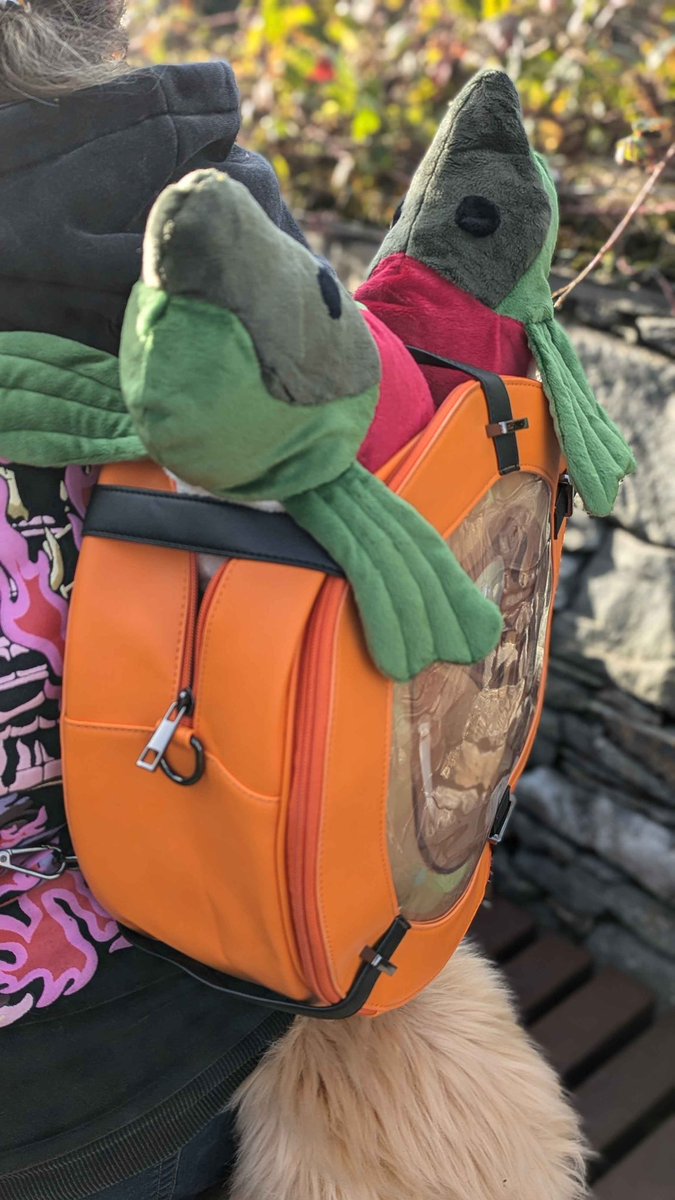 Got my salmon egg bag from <a href="/tastyeclairr/">tastyeclairr is moving to 🦋</a>, perfect for carrying around my salmon.