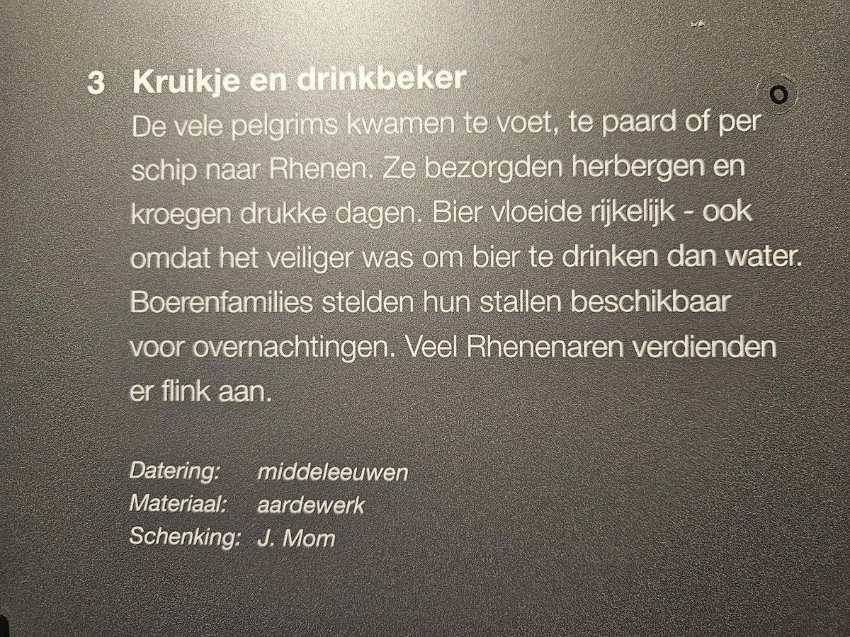 "Bier vloeide rijkelijk - ook omdat het veiliger was om bier te drinken dan water." - <a href="/fakehistoryhunt/">Fake History Hunter</a> Is dit dan helemaal onzin? Bordje is uit gerenommeerd museum...