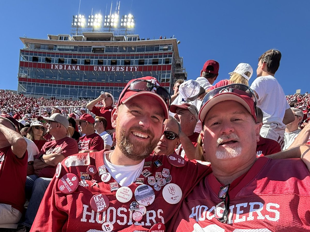 Zane_Clodfelter's tweet photo. Have I told you guys how much I love this team? βͺοΈπ΄ #iufb #Hoosiers #RankedIndiana https://t.co/K4cwFWdnn9