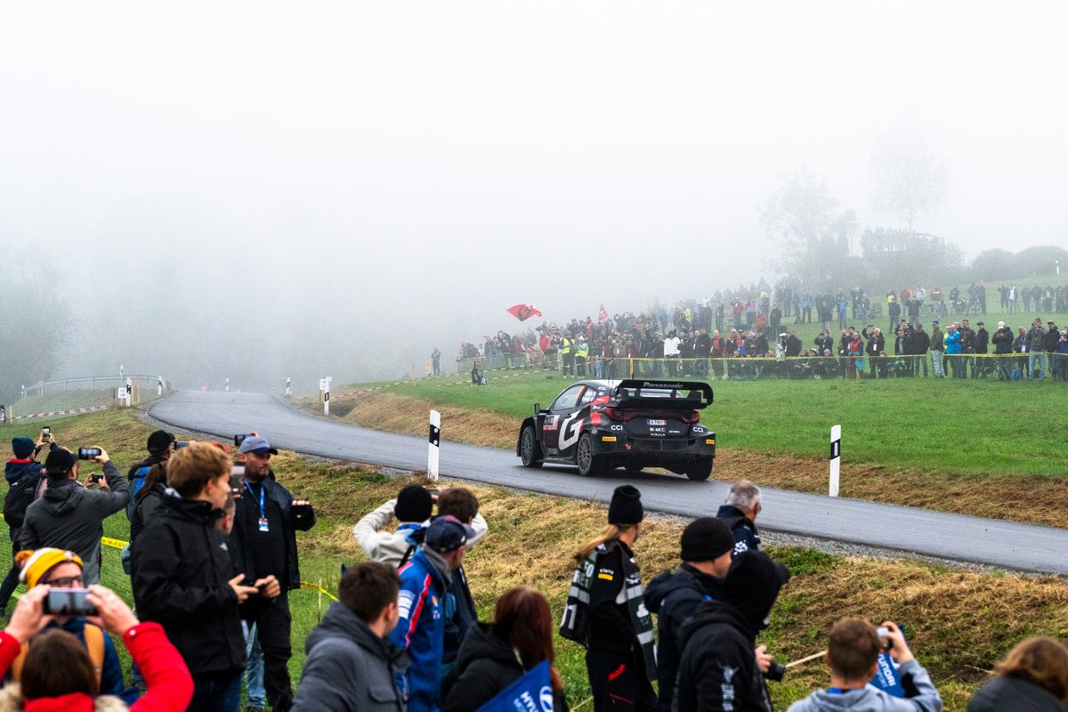 LVRally's tweet photo. @officialwrc Centrāleiropas rallija trešajā dienā aizraujoša cīņa par līderpozīciju, maksimālos punktus pēc sestdienas nopelnot @SebOgier, bet @OttTanak un @ElfynEvans seko vien pāris sekundes tālāk. Rīt priekšā vēl četri ātrumposmi.
📸 #RedBullContentPool
#WRC #CER2024 🇪🇺 https://t.co/4wFgQJNIcC