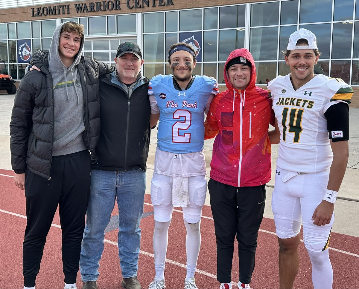 BroomfieldHoops's tweet photo. Last time seeing @CroellSteven in uniform.  Such a wonderful athlete, leader &amp; young man.  Proud of you 18! #EagleHoopsFam @CalebDunn2026 @PTHolloway17 @J0shdunn_10 https://t.co/DqiUhHKHeA