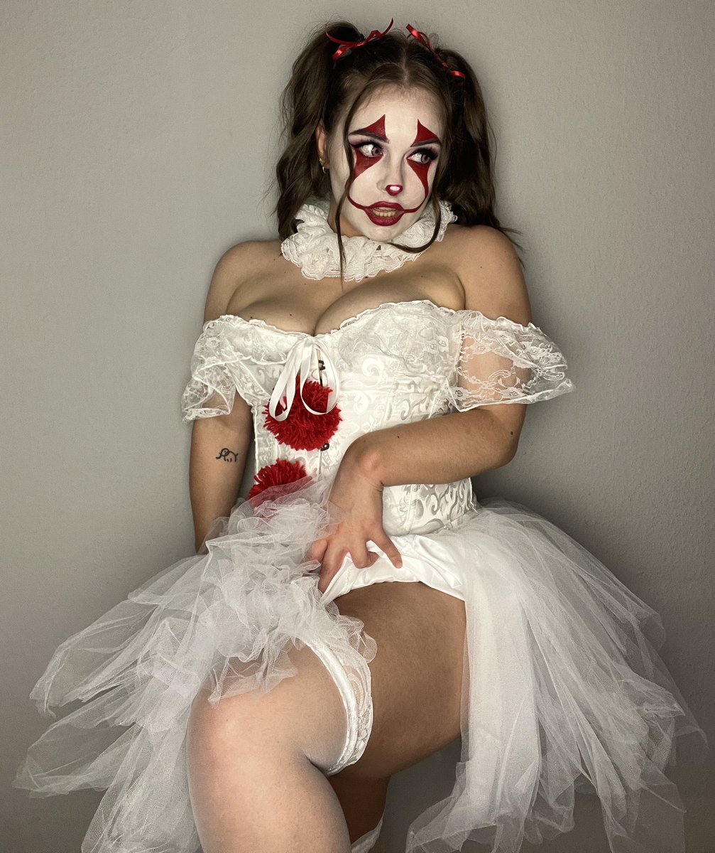 CarlaSophieNSFW's tweet photo. 🤍🎈 https://t.co/3qoyhB9CGq