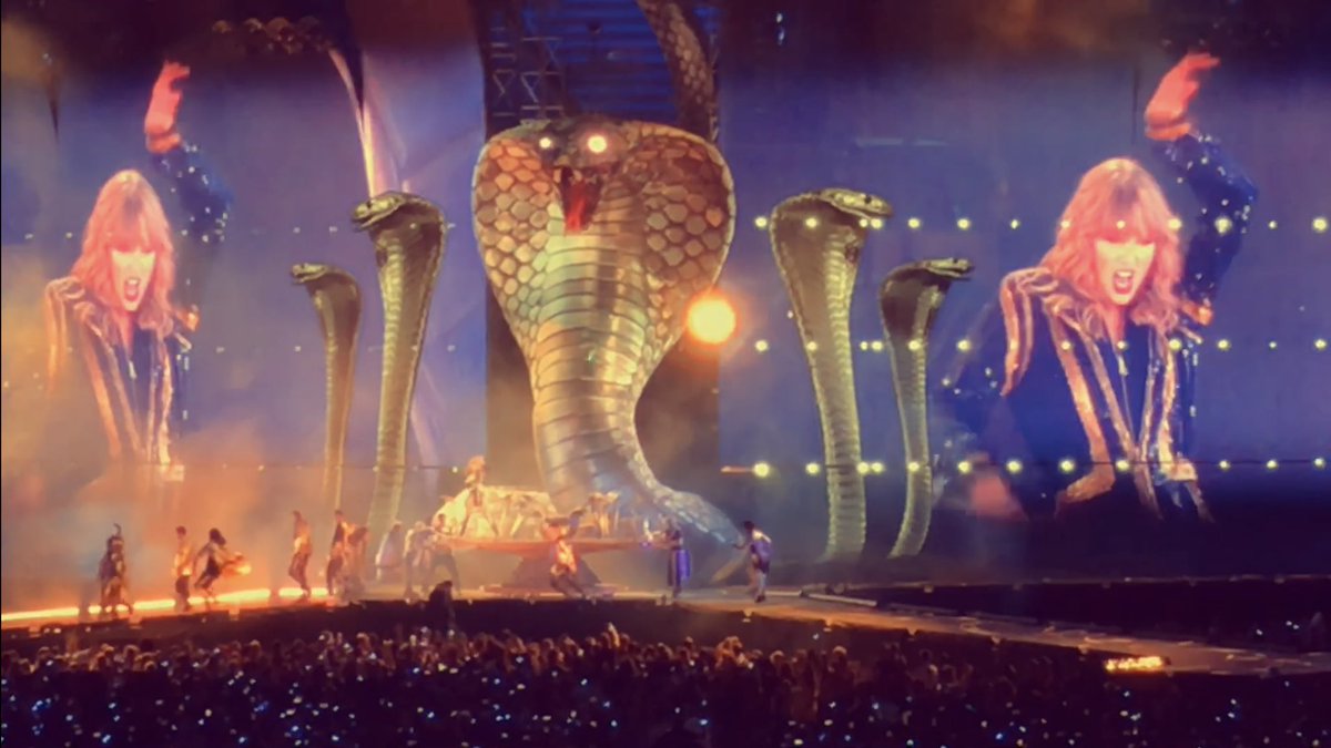 ForksFlash's tweet image. Karyn girl where you hiding? Haven’t seen you in so long! #TSTheErasTour #MiamiTSTheErasTour