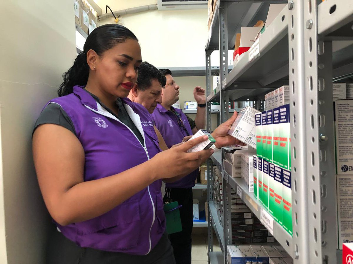 Salud_Guayas's tweet photo. #ElNuevoEcuadorResuelve | Directora distrital #09D04 constata el abastecimiento de medicamentos y la calidad de atención integral
a la comunidad en el Centro de @Salud_Ec #CisneII de la parroquia #FebresCordero. https://t.co/fPXBrjhmmp