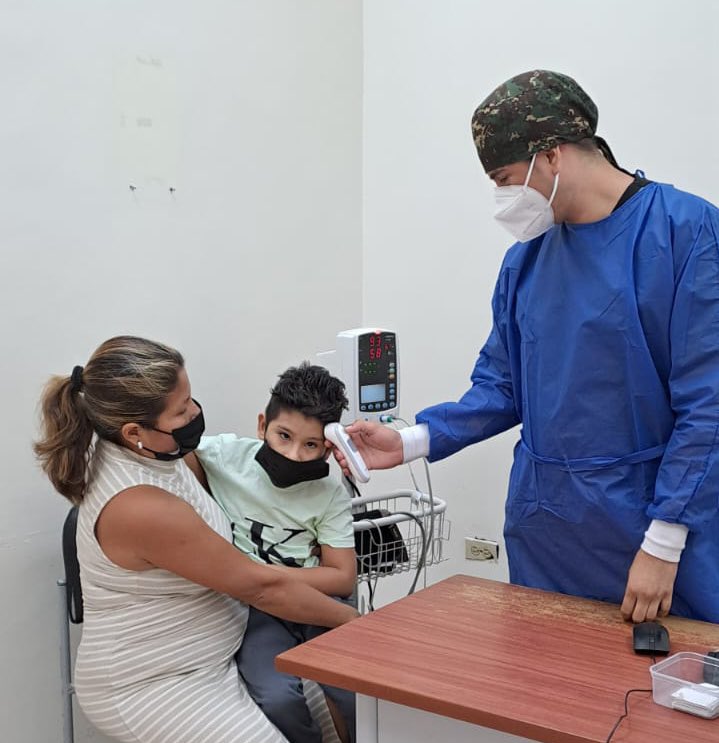 Salud_Guayas's tweet photo. #ElNuevoEcuadorResuelve | Directora distrital #09D04 constata el abastecimiento de medicamentos y la calidad de atención integral
a la comunidad en el Centro de @Salud_Ec #CisneII de la parroquia #FebresCordero. https://t.co/fPXBrjhmmp