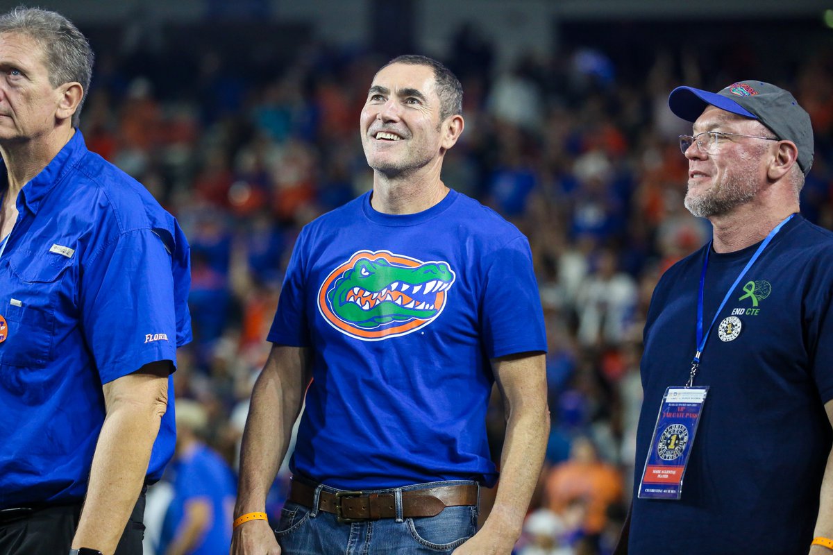 GatorsFB's tweet photo. '84 in the 🏡 https://t.co/Aq9Nul0hGJ