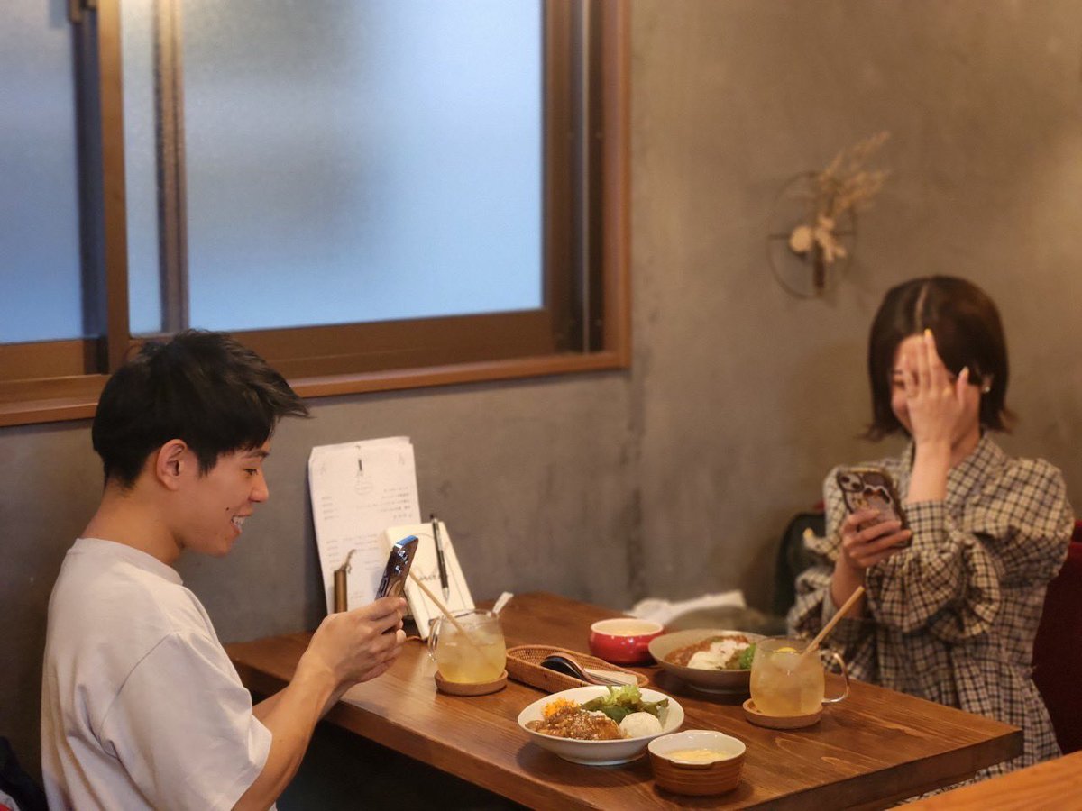 sa_na_nanana's tweet photo. 【スマホを無くす前の出来事】

オガワジョージくん@L09jupeck が
オーナーのcafeみちくさに
三澤康平と行きました☕️

お店の雰囲気もコーヒーも食事も全部よかった〜〜〜
魅力的なイベントもやってて、また行きたい。

次はバータイムに行きたいなぁ〜

東大宮に行く際はぜひ。オススメです。 https://t.co/ZTVTxqDgsy