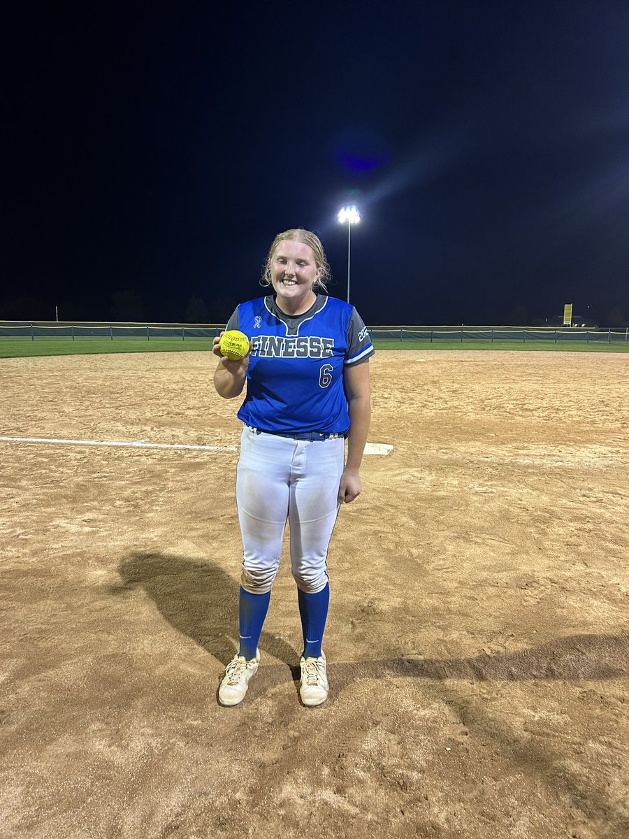 Two more big wins and a laser from <a href="/Ellamdavison96/">Ella Davison</a> 💪. Secured the #1 seed, back at it on field 2 tomorrow at 11am.