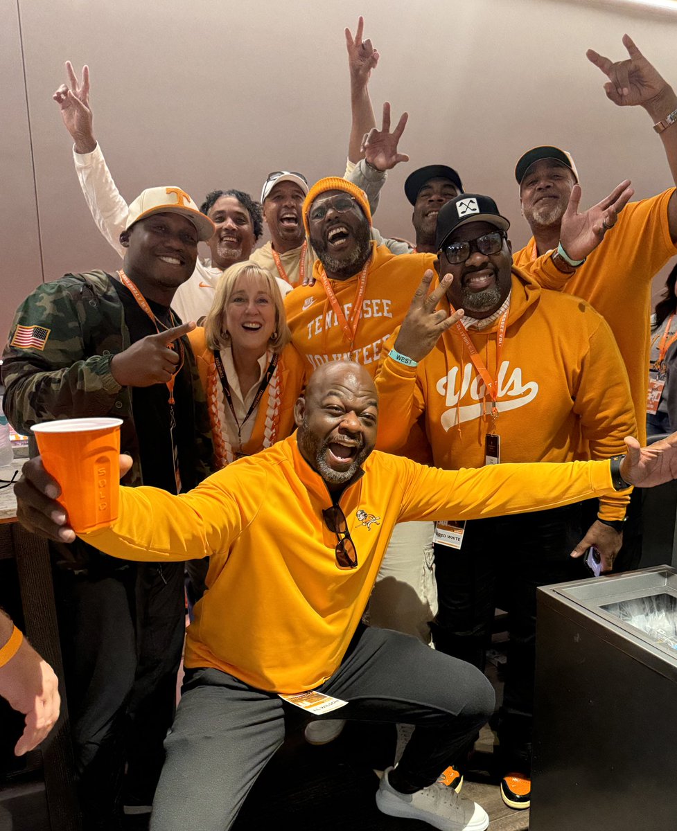 On (another) Tennessee Saturday Night…🍊

#GBO #GoVols #EverythingSchool
