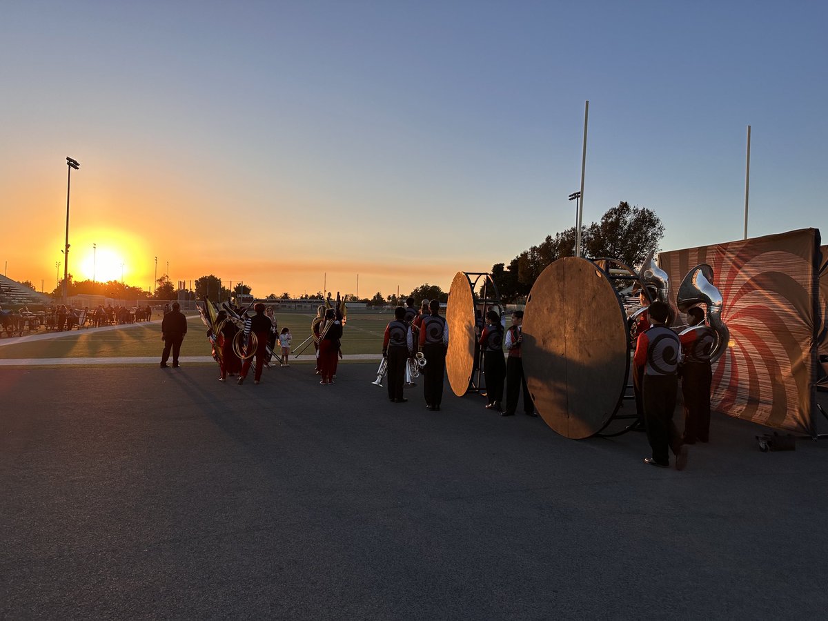 Almost ready to take the field!  What a beautiful evening here at ⁦CHS. ⁦<a href="/AltaLomaHigh/">Principal</a>⁩