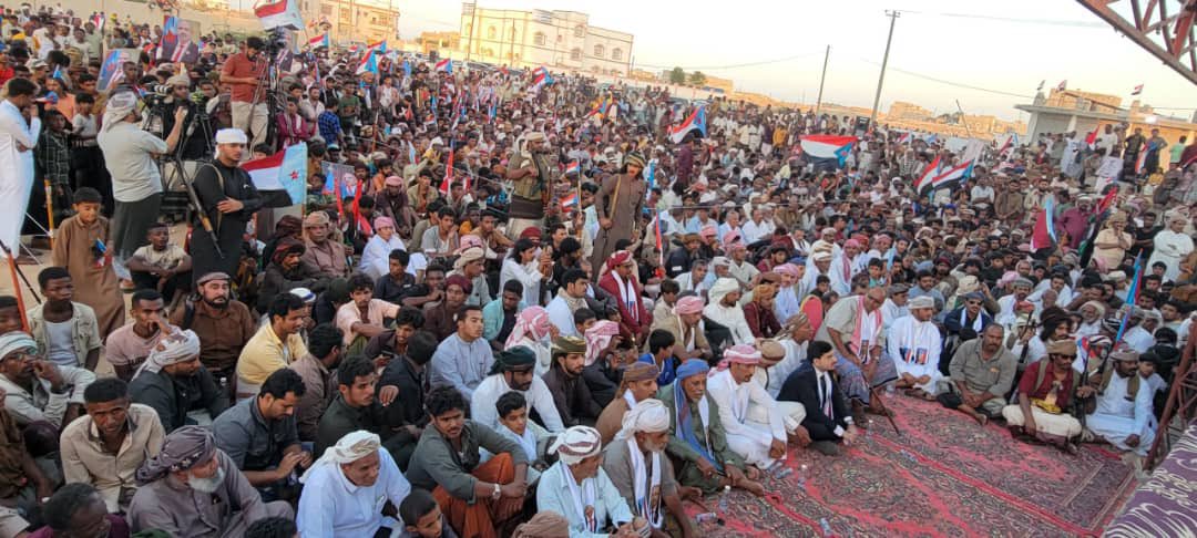 mujahidafrar's tweet photo. احتفينا اليوم في مدينة الغيضه حاضرة محافظة المهرة بالمهرجان الأكتوبري الكرنفالي بمناسبة الذكرى الحادية والستين لثورة 14 أكتوبر المجيدة، برعاية الرئيس القائد عيدروس بن قاسم الزبيدي.

 هذه الفعالية لم تكن مجرد احتفال عابر، بل تأكيداً على وحدة الصف الجنوبي والتزامنا الثابت بمسار استعادة الدولة الجنوبية.

أبناء المهرة أرسلوا من خلال هذا المهرجان رسائل واضحة مفادها أن المهرة جزء لا يتجزأ من المشروع الوطني الجنوبي، وستظل رايات الجنوب ترفرف عالية في سمائنا ، مستمدين قوتنا من تضحيات الأبطال وعزيمة شبابنا.

أثمن الجهود المبذولة من جميع اللجان التي أسهمت في إنجاح هذا الكرنفال، وأحيي صمود أبناء المهرة في كل مناطقها، وأوجه تحية لقيادتنا السياسية برئاسة الرئيس القائد عيدروس الزبيدي.

 ستبقى المهرة شامخة أبيّة ، جنوبية الهوى والهوية .

#المهره_هويتها_جنوبيه
#اكتوبر_مجيد_هويتنا_جنوبيه
#انتقالي_المهره