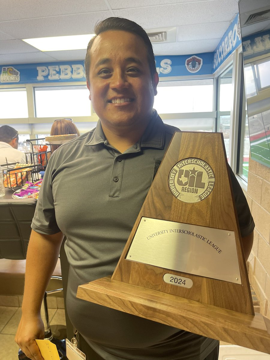 Congratulations to the <a href="/DVHSYISD/">Del Valle HighSchool</a> band for an extraordinary performance at  the UIL Region 22 Marching Band Contest! They earn a Sweepstakes and qualify to Area. Congratulations 👏 <a href="/DelValleBand1/">Del Valle Band</a> <a href="/Keith_Morales_M/">Keith Morales</a> 🥳
#OFOD #CEO <a href="/YISDFineArts/">YsletaISD Fine Arts</a>