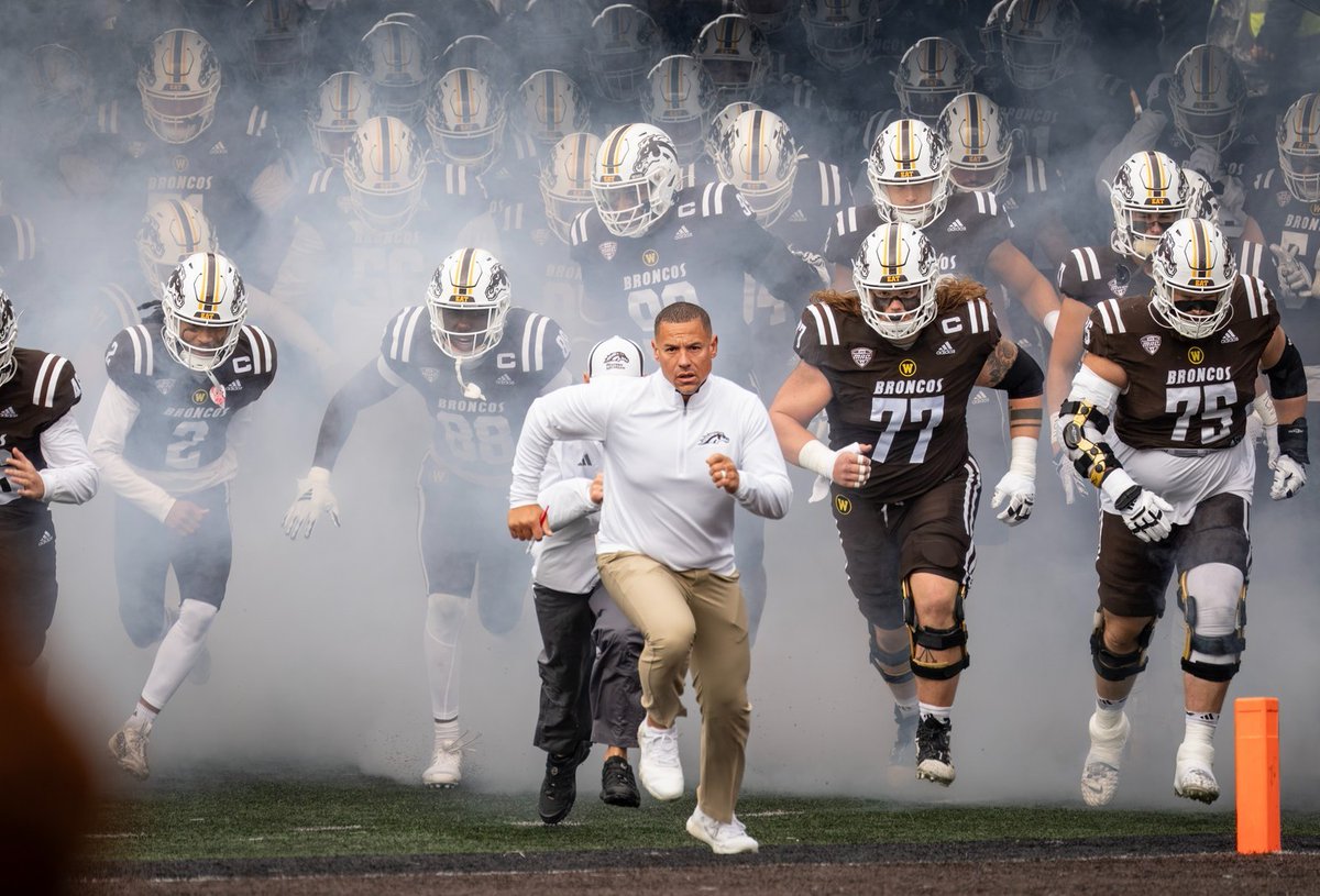 WesternMichU's tweet photo. Broncos, we're just ONE week away from homecoming! 🏈 🐴 Cheer on @WMU_Football during homecoming week, beginning Mon., Oct. 21, through game day on Sat., Oct. 26. From tailgates to Family Weekend, this year's lineup of festivities is GOLD! For more info, https://t.co/zdFbTLICbj https://t.co/BKhnE8IFWf