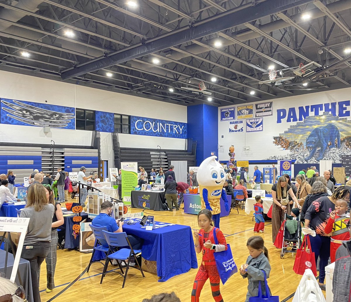 oak_chamber's tweet photo. Another successful Community Expo! #ongoingconnections #occhamber https://t.co/FkoZ4GDIk5