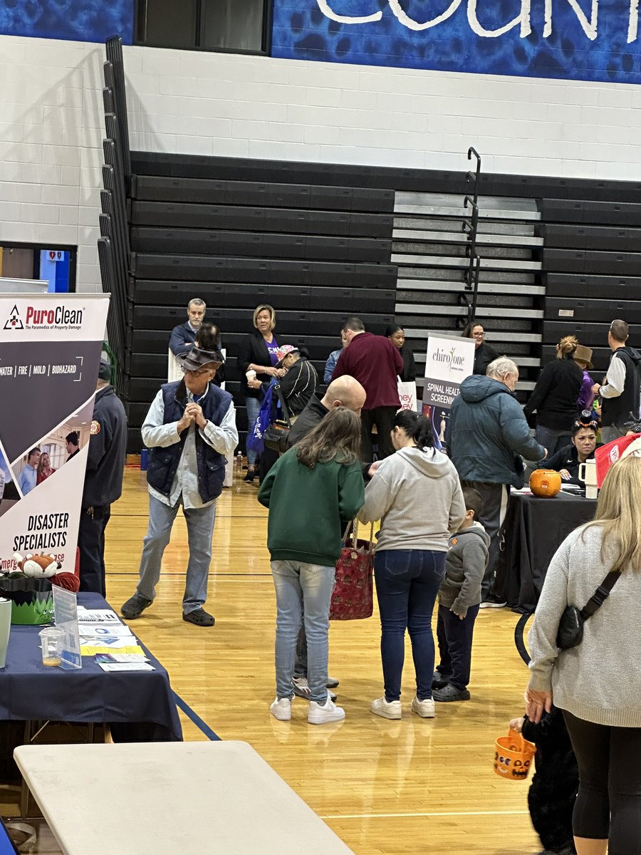oak_chamber's tweet photo. Another successful Community Expo! #ongoingconnections #occhamber https://t.co/FkoZ4GDIk5