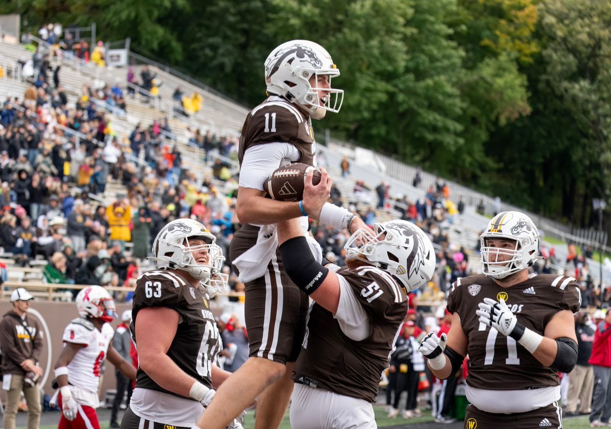 WesternMichU's tweet photo. Broncos, we're just ONE week away from homecoming! 🏈 🐴 Cheer on @WMU_Football during homecoming week, beginning Mon., Oct. 21, through game day on Sat., Oct. 26. From tailgates to Family Weekend, this year's lineup of festivities is GOLD! For more info, https://t.co/zdFbTLICbj https://t.co/BKhnE8IFWf