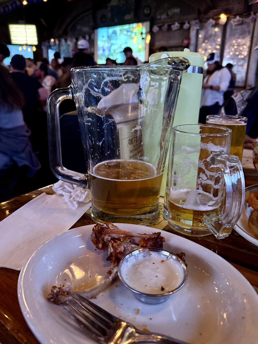 LiLWiL612's tweet photo. #Cheers Lets finish these guys! @Yankees #Postseason #Game5 #RepBX #HudsonHall #DrinkUp #AlwaysReppin #DaddysLitleGirl #GettinGrown π© https://t.co/RhFcRDPX7y