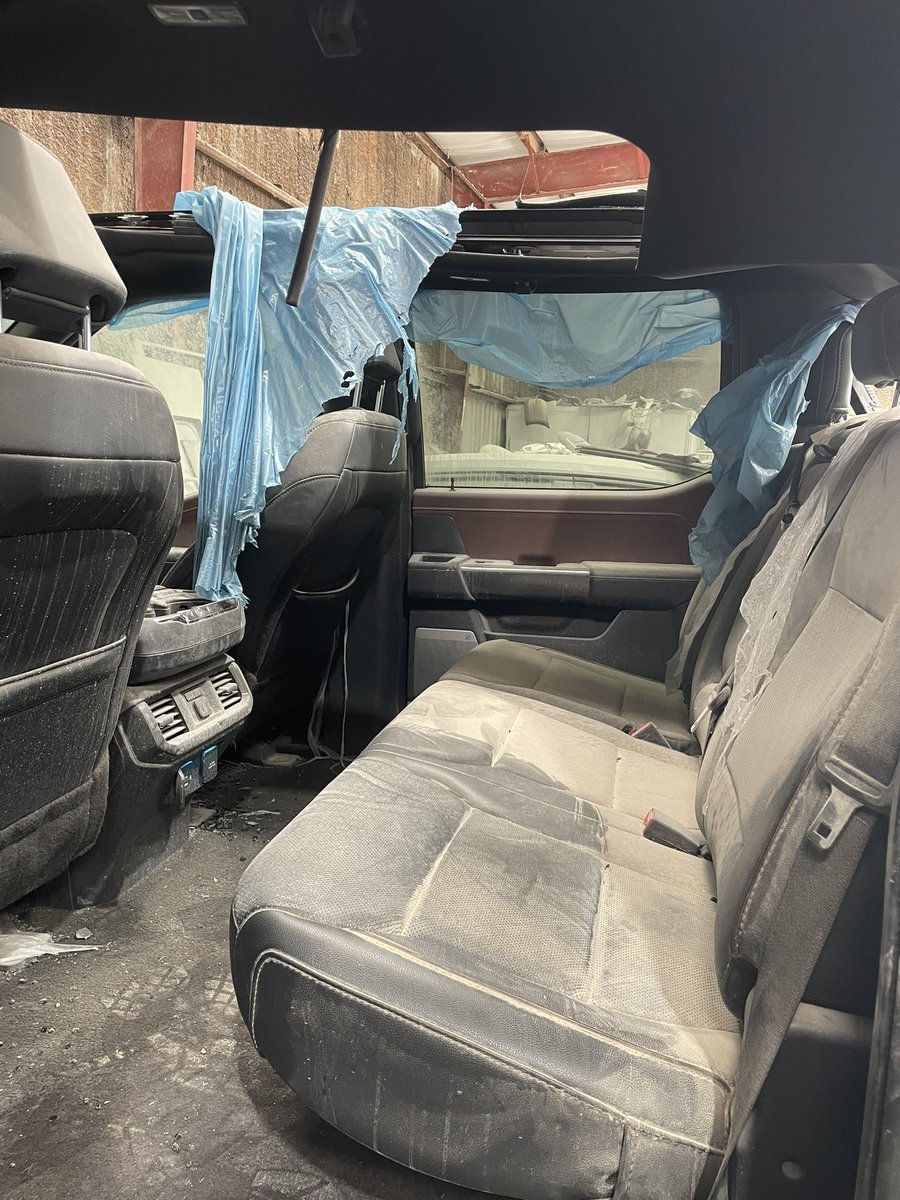 SelfStore4Me's tweet photo. Bought a truck today, gonna see if I can fix it up https://t.co/4FYbcM8MYR