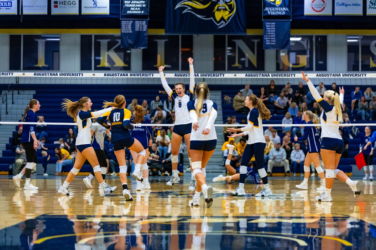 GoAugie's tweet photo. sweep, sweep victory for @AugieVolleyball 😤🧹

Full Story » https://t.co/N2e5xMUgfN

#FuelTheFire ⚔️ #BuildingChampions https://t.co/BsTAMOTaru