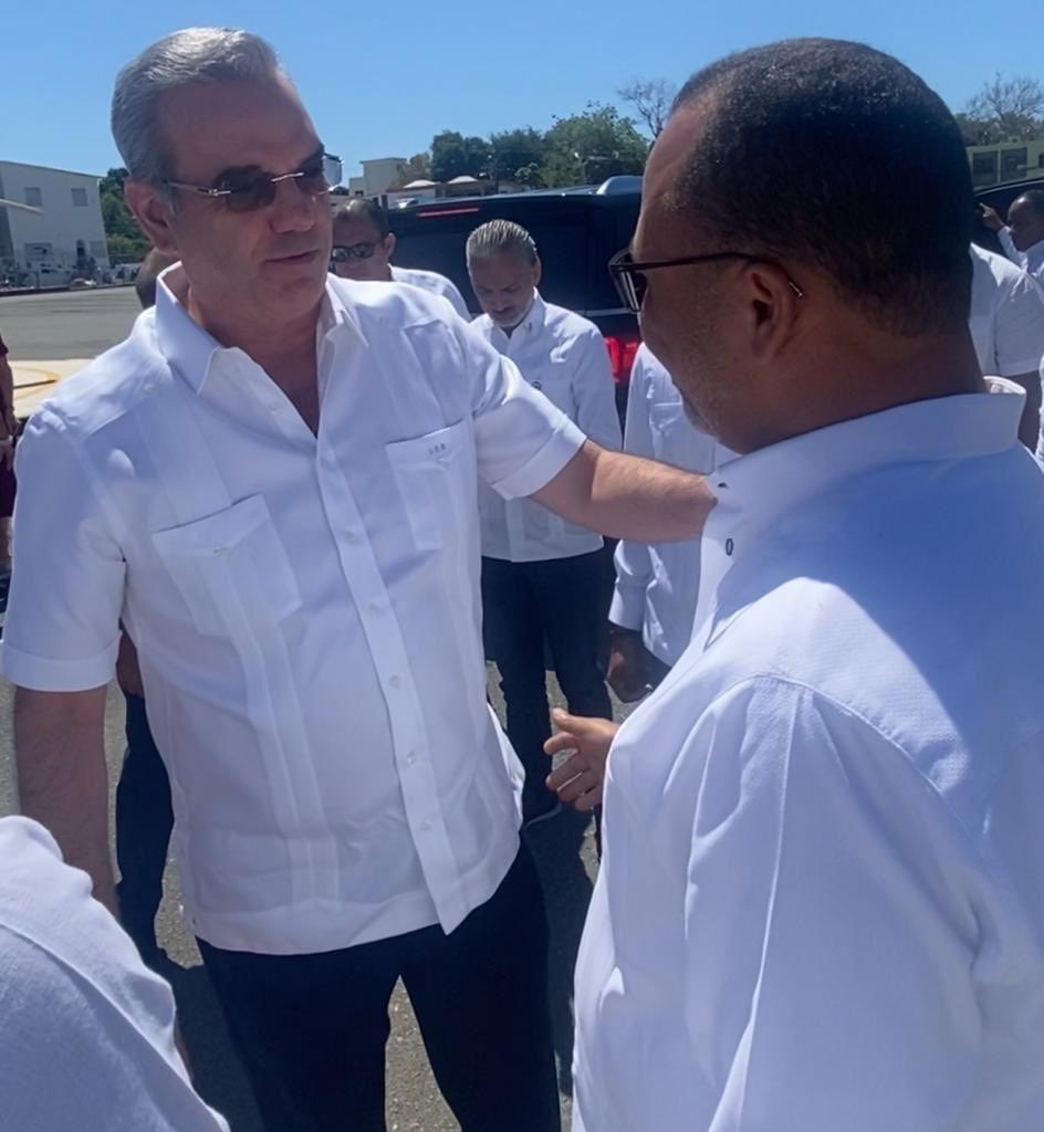 Desde Elias Piña el ⁦<a href="/PRM_Oficial/">PRM</a>⁩ estaríamos listos para defender el proyecto de reforma. Escuchar es de sabios y ⁦<a href="/luisabinader/">Luis Abinader</a>⁩ escuchó su pueblo y retiró proyecto. Qué grande es nuestro presidente! Nos enorgullece su sentido democrático. Vamos! diálogo y consenso.