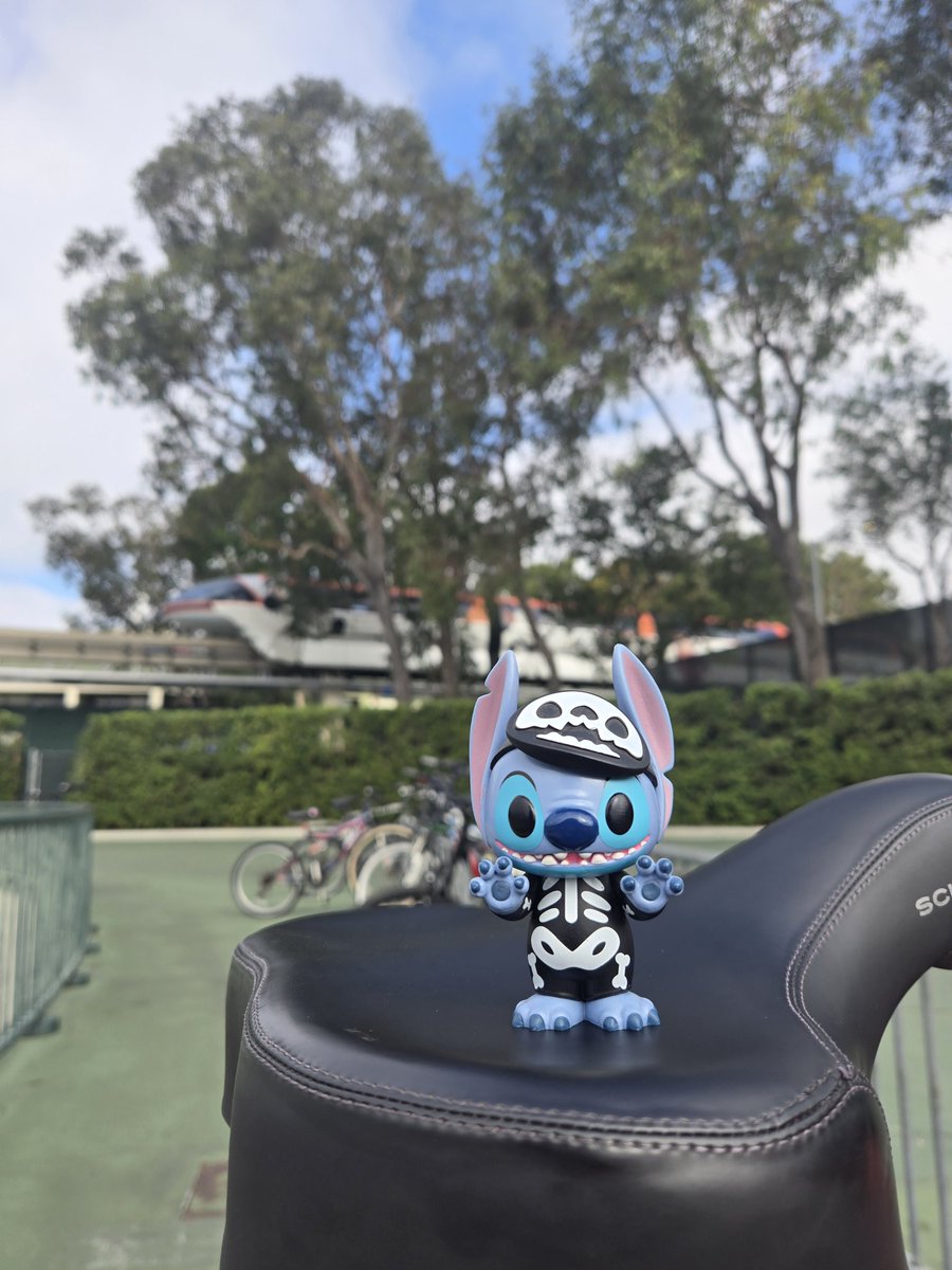 the_ghost_CM83's tweet photo. Happy #funkosodasaturday everyone! Stitch is ready to for trick or treating so you better have cake for him! 😆 Everyone at the con have lots of fun and be safe! 
#followyourfun #collectwhatyoulike #allforfunfunforall #commonorchase #letsgo https://t.co/1wsiyyjo12
