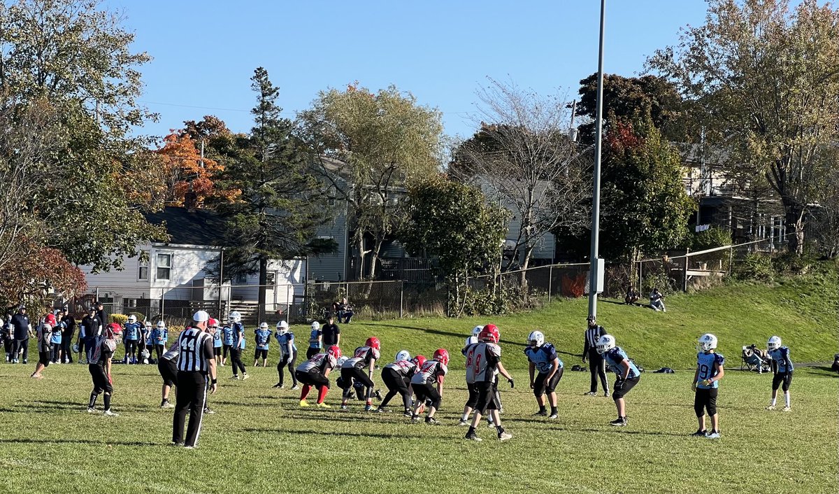Beauty of a day to watch some minor football.
 Fall River Dragons vs #Halifax Argos.
