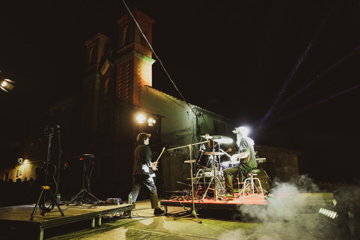FestivalFile's tweet photo. Un grupo con raíces como @maestro_espada en un entorno como el Monasterio Santa Ana del Monte, es otro nivel de experiencia. 

Gracias a @estrellalevante @la7tele y a los padres franciscanos por alojarnos  #FILERM24 https://t.co/vI8YCGK8qo