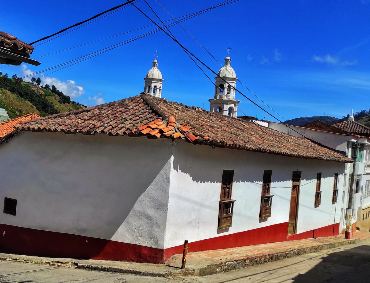 ViveNuestroNort's tweet photo. Un fin de semana, por las calles de la hermosa Mutiscua. 🤩
📸 Helí Villamizar Camargo
#ViveNuestroNorte ❤️🖤
#Colombia 🇨🇴
#Travel #Tourism #Street #Architecture #Traditions #Culture #History #NorteDeSantander #Mutiscua https://t.co/IlXZZQ0so7