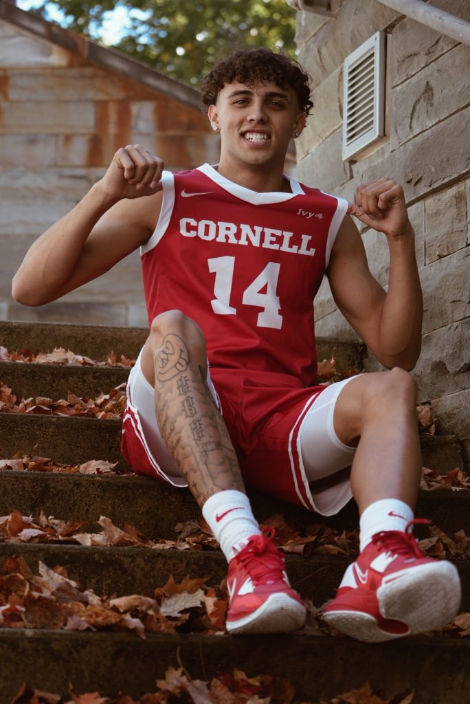 elijahgriffin24's tweet photo. 1000% Committed🐻❤️ #YellCornell @cornell_mbb https://t.co/LgBZftASIw