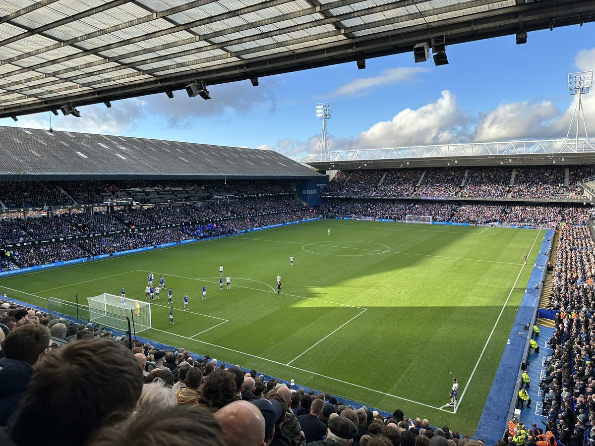 slws22's tweet photo. In the home end today, travelling toffees 👏🏼💙 https://t.co/AINlu5spag