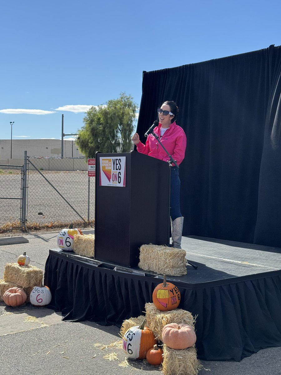 makeroadactNV's tweet image. 🎤  Lindsey Harmon, Executive Director of @PPVotesNevada reminding us today why early voting is crucial—it’s our chance to protect reproductive rights. Don’t wait, vote early and vote #YESon6!