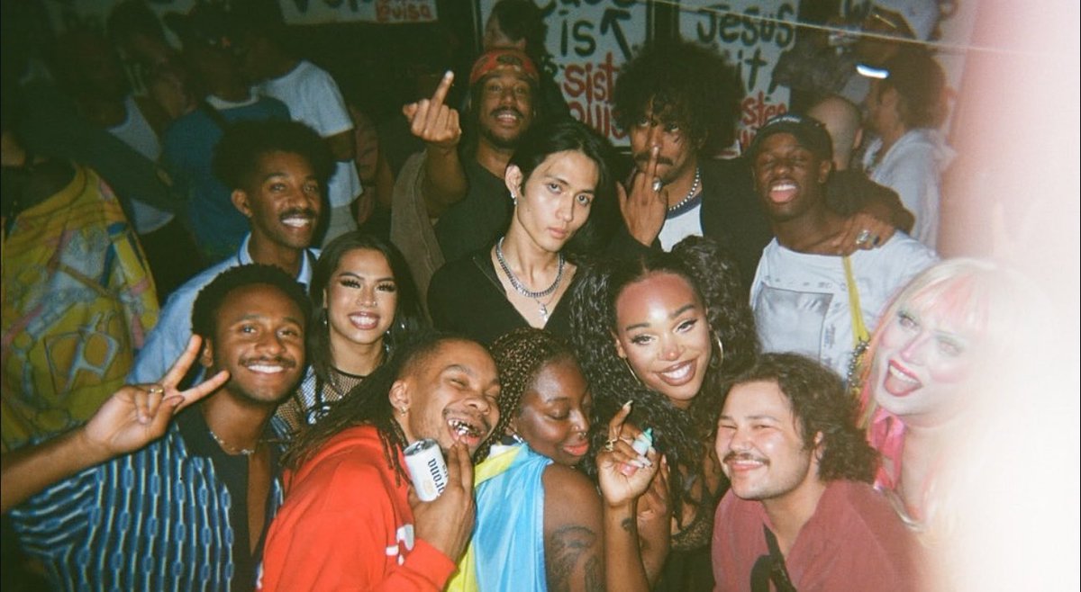 grlinthepicture's tweet photo. obsessed w this photo of me and oomfs i love yall sm 🥲💕 https://t.co/heTpYe1VDB