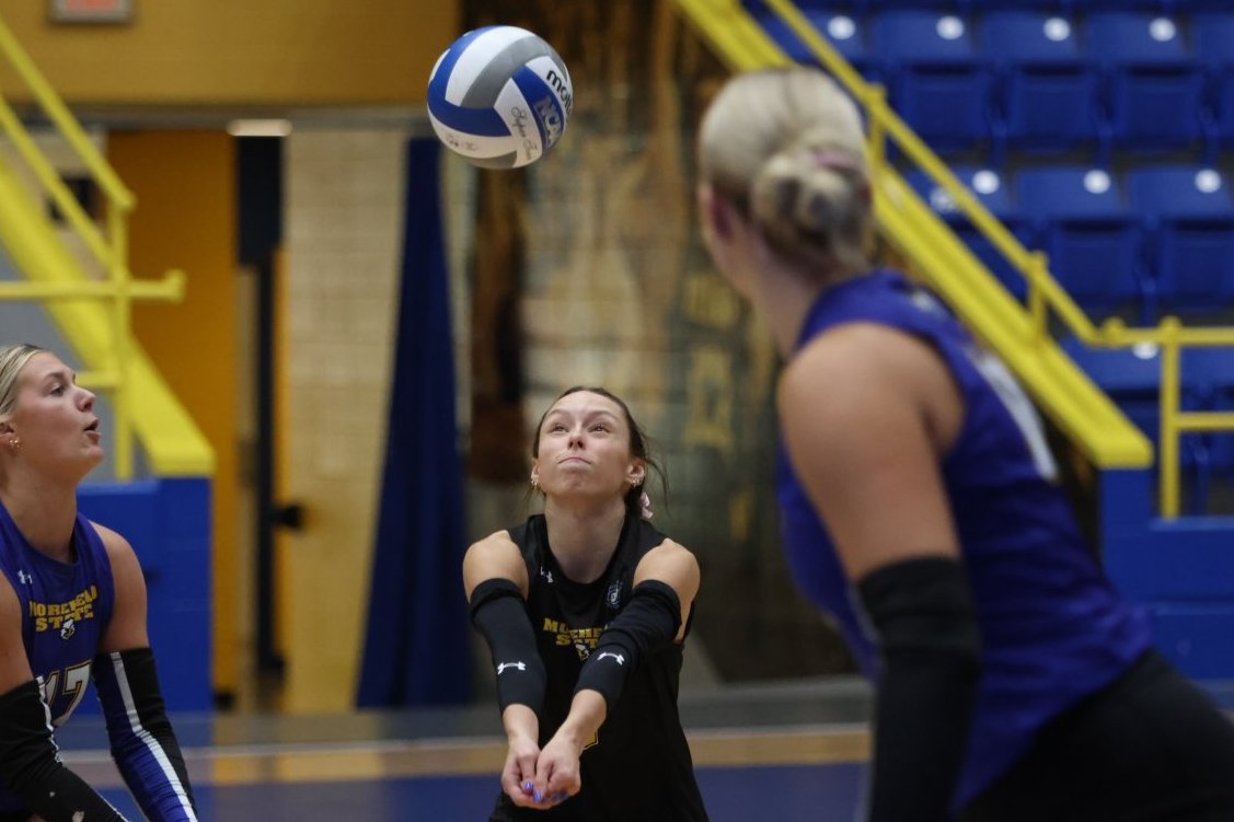 MSUEagles's tweet photo. .@SEMOvb over @MSUEaglesvb 25-14, 25-23, 23-25, 23-25, 16-14. MSU up 11-7 &amp; 14-12 in 5th. ME Hargan 16K/15D, Hollan Everett 14K, Amelia Nott 12K/6B/.320%, Sydney Wyman 11K/.391%, Maycie Welborn 8K, @i_wogenstahl 7K, @sydsennett 32A/12D, @peightonisleyy 24D, @atomic_bommer 26A. https://t.co/fvmLXErRpY
