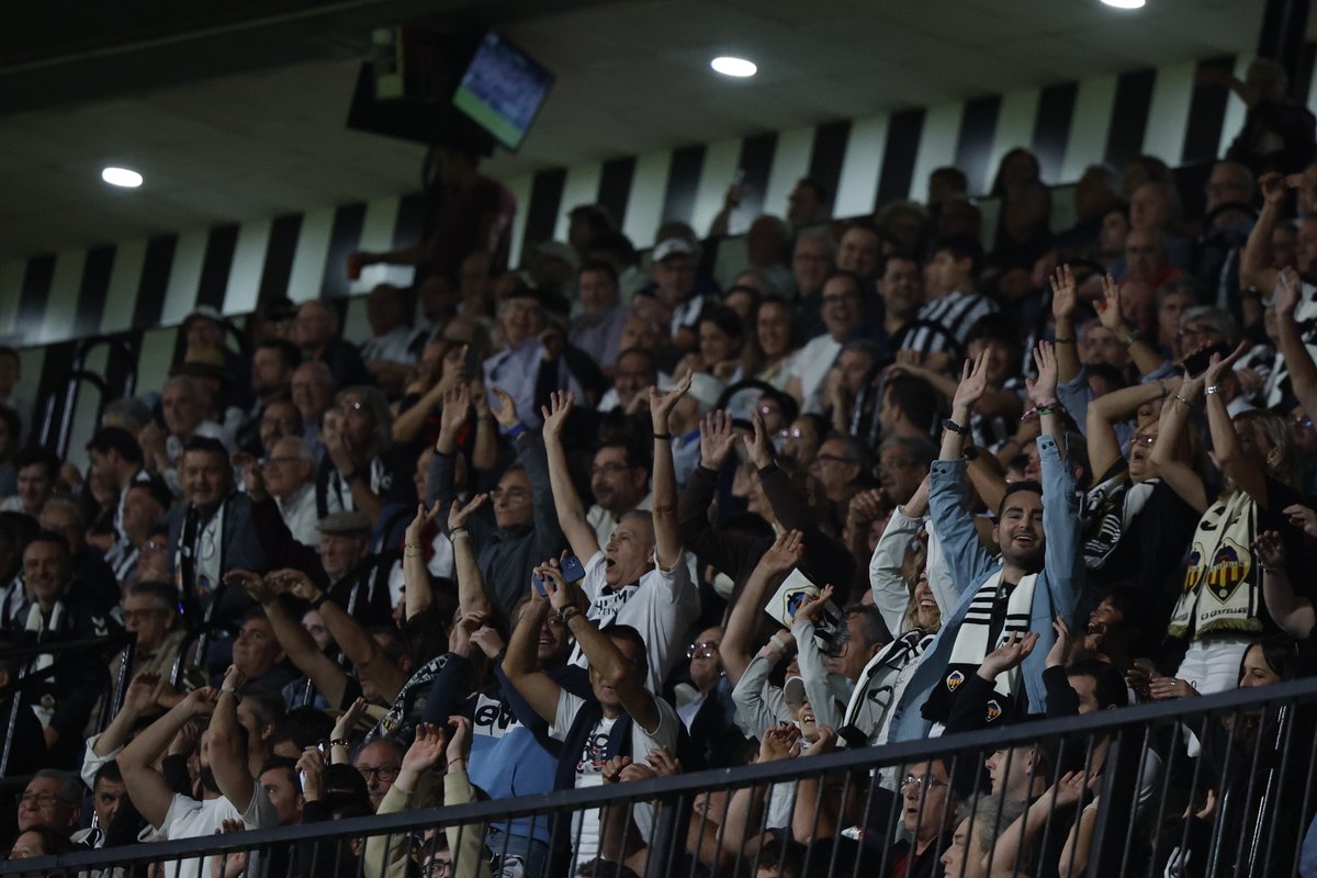 CDCastellon's tweet photo. 🔝👏 La asistencia ayer al #SkyFiCastalia🏟️ en el #CastellónLevante fue de 1️⃣2⃣9⃣0⃣5⃣ espectadores 

¡Muchas gracias por el apoyo y nos vemos el martes, afición! 

#PPO👂 https://t.co/td0KxnWFZ7