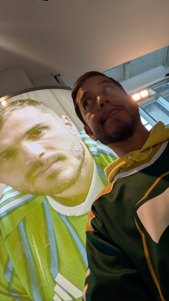 psidancer's tweet photo. He's so dreamy, watching over me...

No! No! I must resist, for today he is the enemy 🪓🪓🪓 https://t.co/UimHQvq8q9