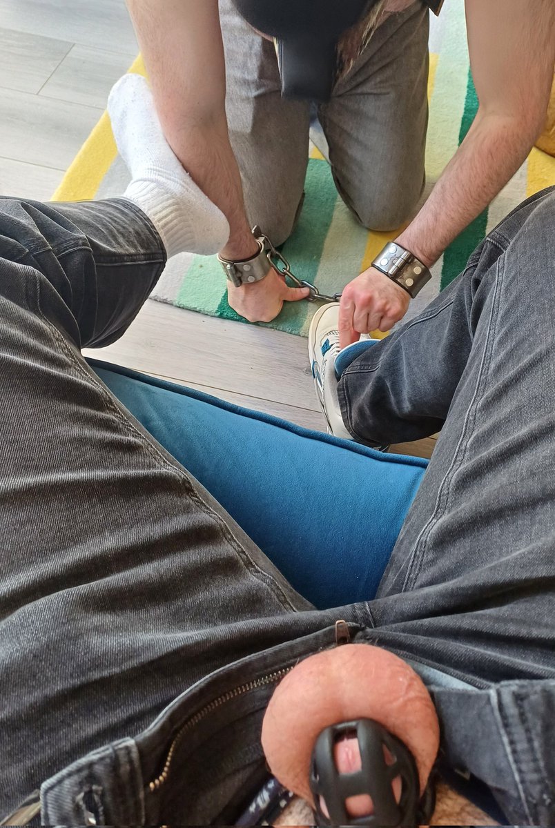 Day 19: Best way to get your #Jordans laced up? Find a pup, restrain him, and ask very nicely 😈 

#locktober #chastity #lockedmen #cagecheck #kink #gay #bondage #socks #sneakers #sneakerhead #j4s #gaypup <a href="/ChastityVillage/">Chastity Village (17.3k)</a>