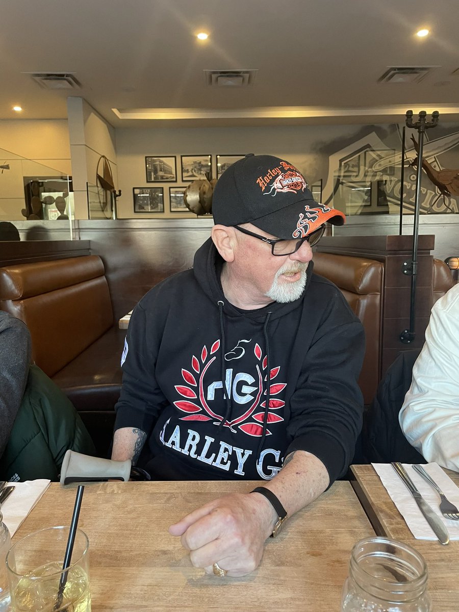 steves_simpson's tweet photo. Well as ya know my brother TOM is fighting end stage liver cancer and tomorrow is his BIRTHDAY 🎂 .. let's show him people still
Give a fcuk PLZ RETWEET AND LIKE ; so I can show him that people DO GIVE A FCUK 👊🏻🇨🇦👊🏻 #FCUKCANCER https://t.co/HtSrOulfNY