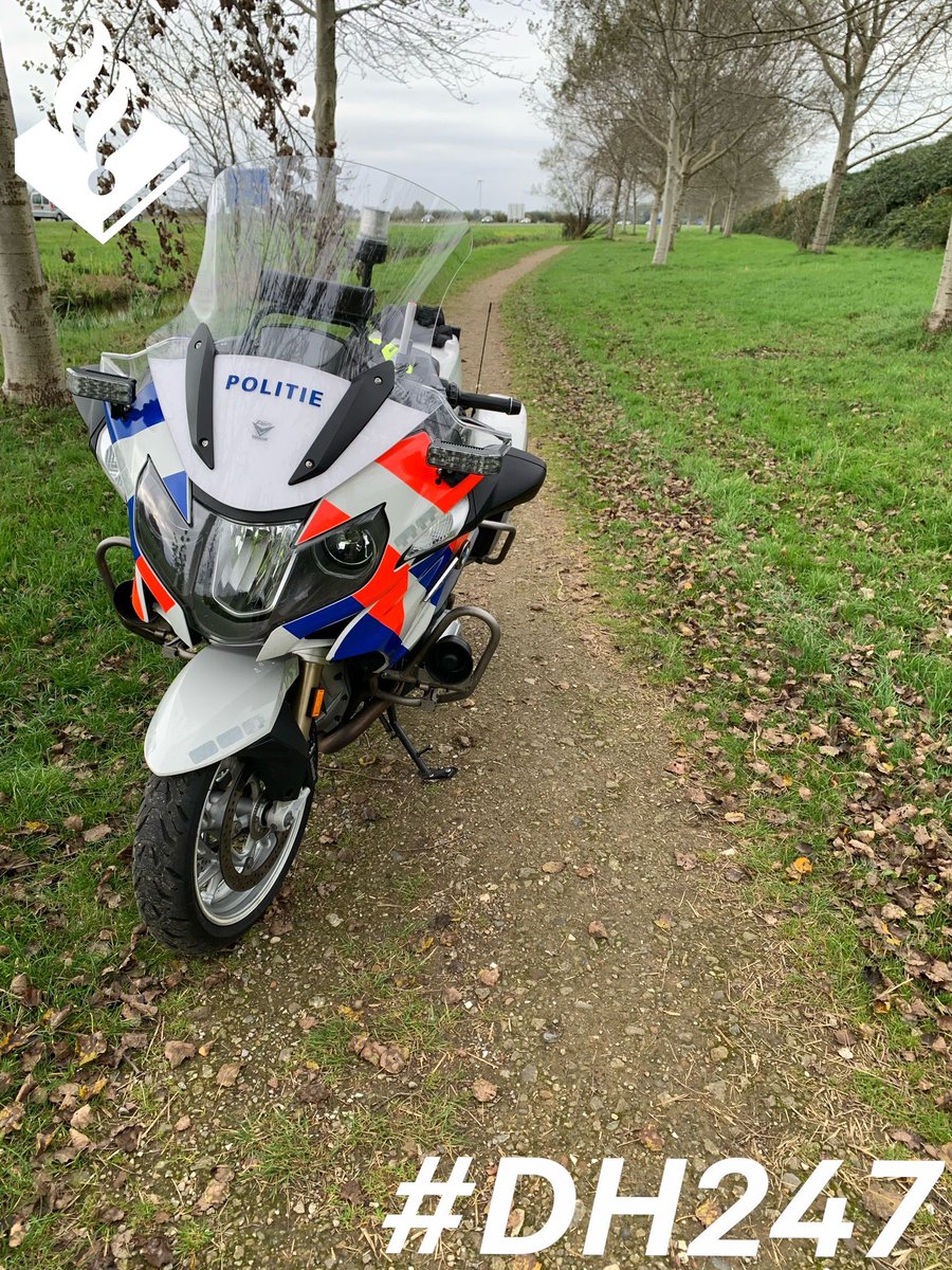 Vandaag bleek hoe handig het was dat we ook met de motor surveilleren. Op een smal pad tussen de N11 en de geluidswal/dijk #Kreekrugpad was iemand verongelukt. Met de motor zoeken en de ambulance er naartoe begeleiden. Zo kon de hulpverlening alsnog plaats vinden. ^RK